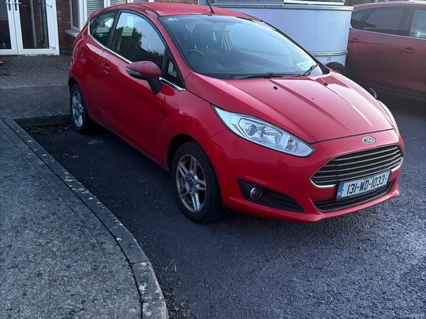 Ford Fiesta Hatchback, Petrol, 2013, Red