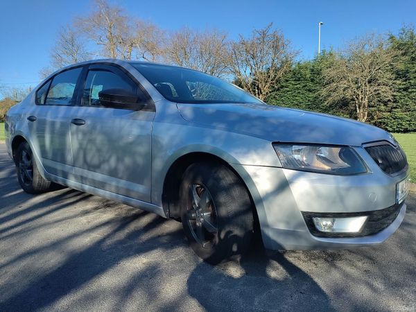 Skoda Octavia Saloon, Petrol, 2014, Silver