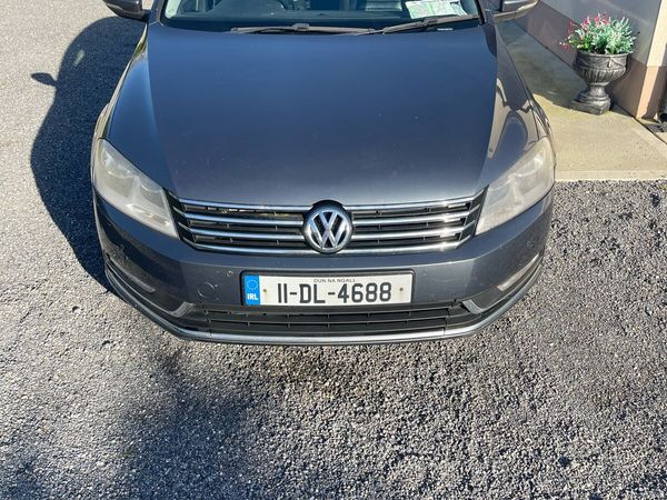 Volkswagen Passat Saloon, Diesel, 2011, Grey