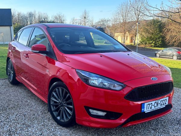 Ford Focus Hatchback, Petrol, 2017, Red