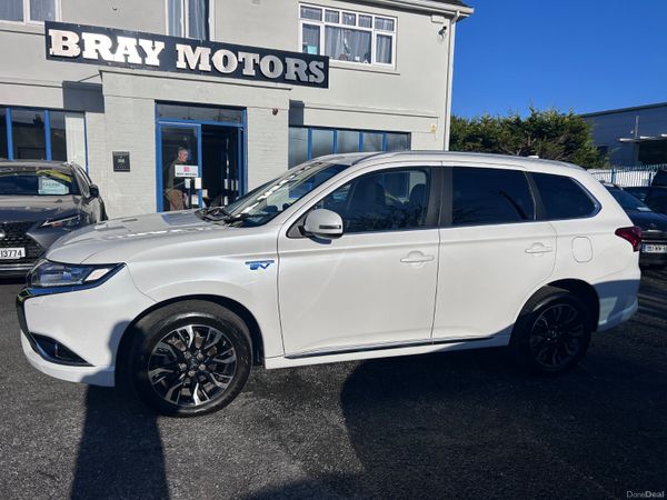 Mitsubishi Outlander SUV, Petrol Plug-in Hybrid, 2016, White