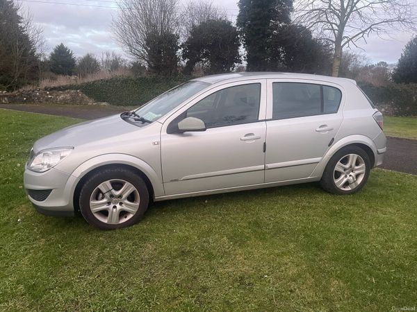 Vauxhall Astra Hatchback, Diesel, 2009, Silver