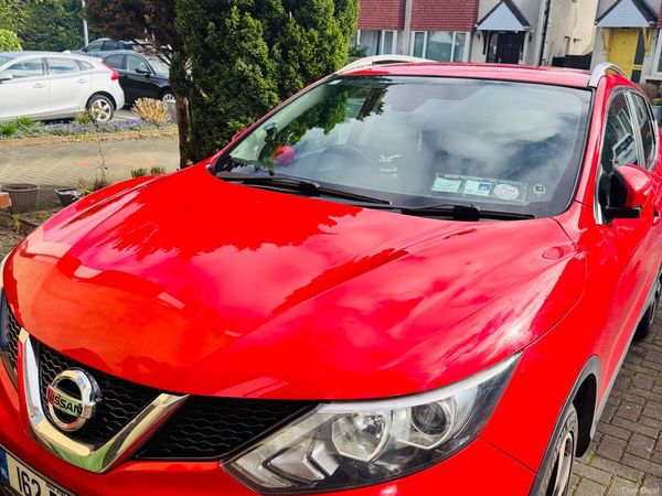 Nissan Qashqai Hatchback, Diesel, 2016, Red
