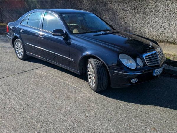 Mercedes-Benz E-Class Saloon, Petrol, 2007, Blue