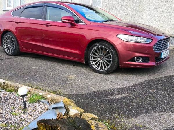 Ford Mondeo Hatchback, Diesel, 2015, Red