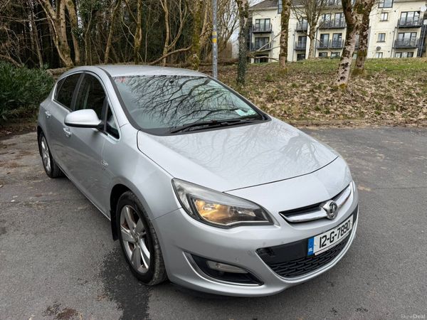 Vauxhall Astra Hatchback, Diesel, 2012, Silver