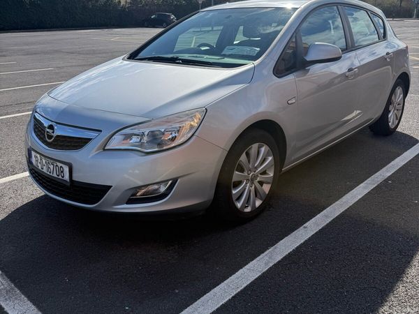 Opel Astra MPV, Petrol, 2012, Silver