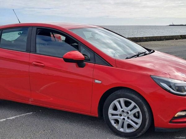 Opel Astra Hatchback, Petrol, 2018, Red