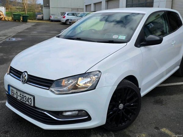 Volkswagen Polo Hatchback, Petrol, 2015, White
