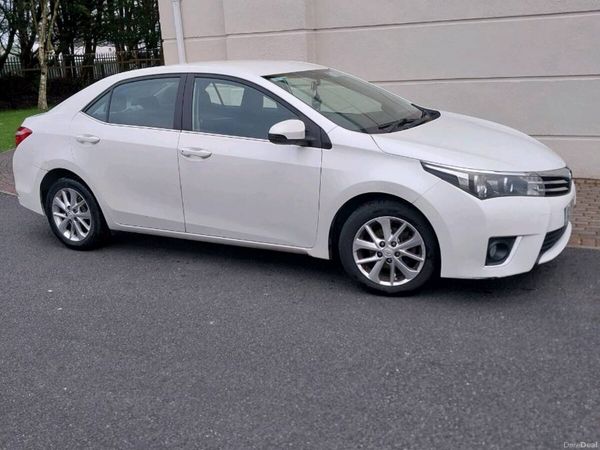 Toyota Corolla Saloon, Diesel, 2013, White