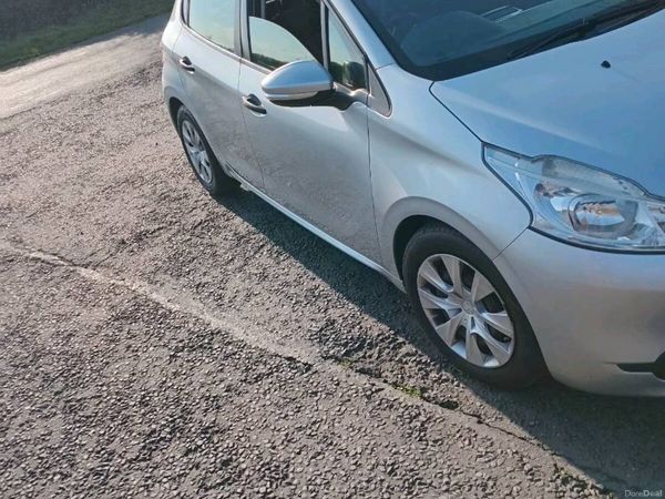 Peugeot 208 Hatchback, Petrol, 2013, Grey