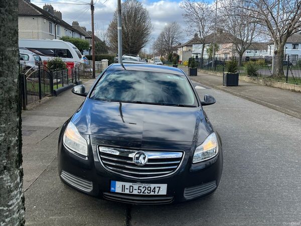 Vauxhall Insignia Hatchback, Diesel, 2011, Black