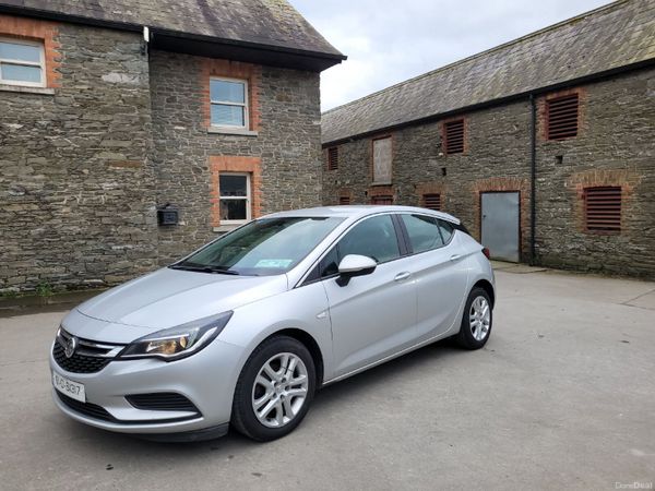 Vauxhall Astra Hatchback, Diesel, 2016, Silver