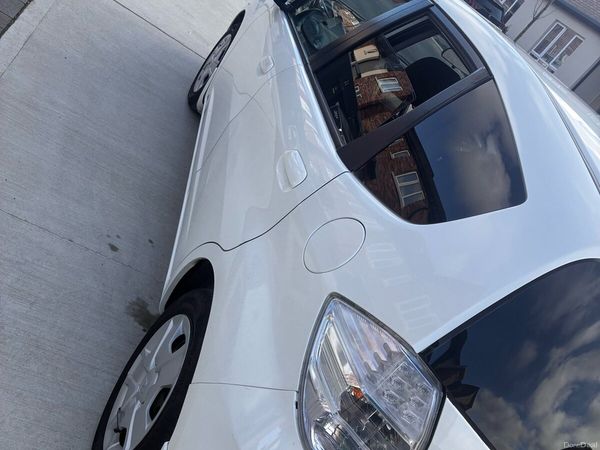 Honda Fit Hatchback, Petrol Hybrid, 2011, White