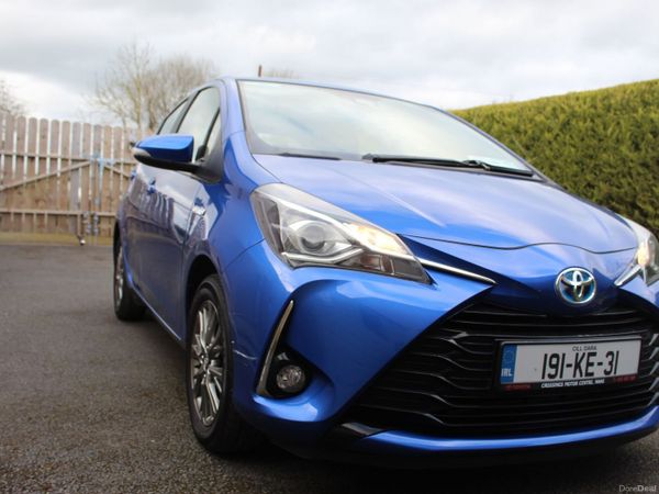 Toyota Yaris MPV, Petrol Hybrid, 2019, Blue
