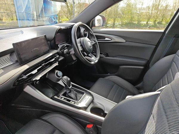 Alfa Romeo Tonale SUV, Petrol, 2023, Red