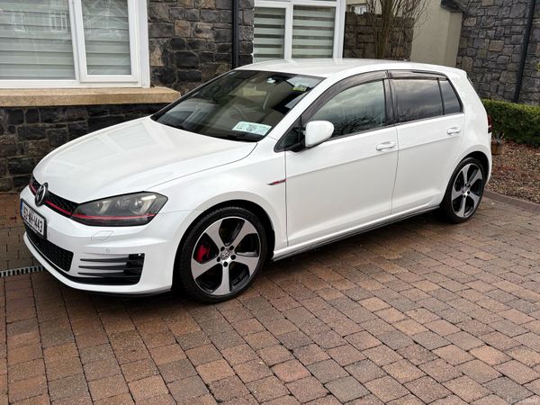 Volkswagen Golf Hatchback, Petrol, 2015, White