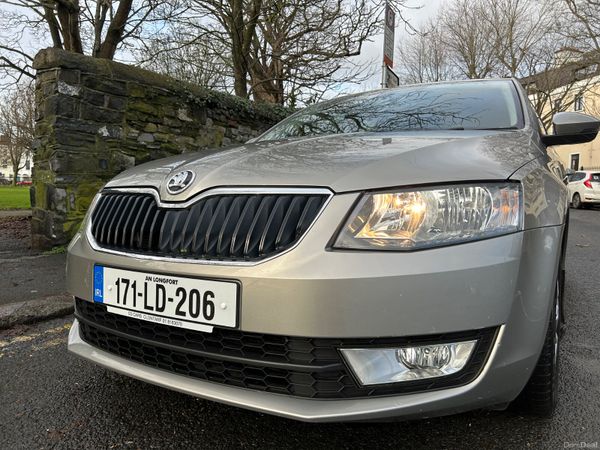 Skoda Octavia Saloon, Diesel, 2017, Yellow