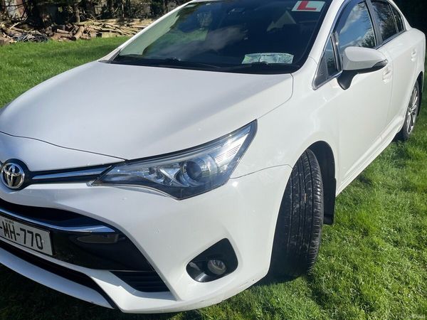 Toyota Avensis Saloon, Diesel, 2015, White