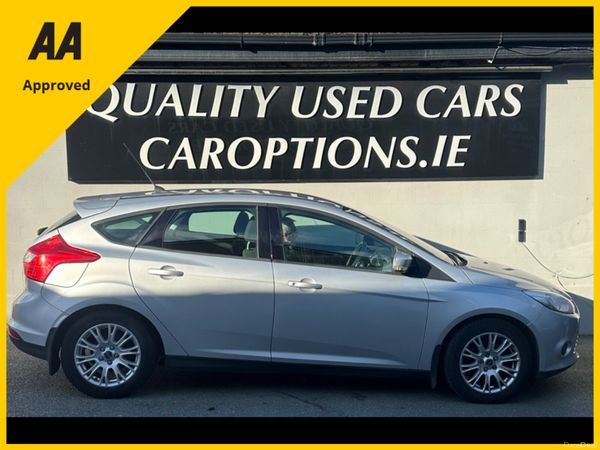 Ford Focus Hatchback, Petrol, 2011, Silver
