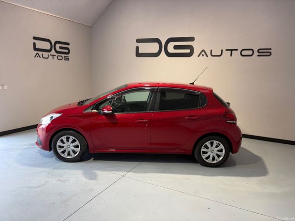 Peugeot 208 Hatchback, Petrol, 2017, Red