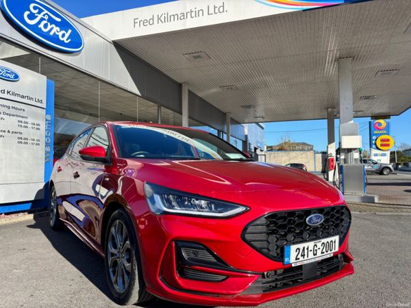 Ford Focus Hatchback, Diesel, 2024, Red