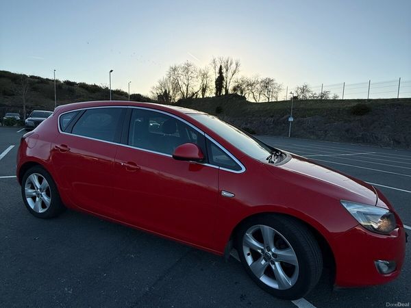 Vauxhall Astra Hatchback, Petrol, 2012, Red