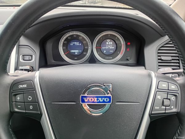 Volvo XC60 SUV, Diesel, 2011, Gold