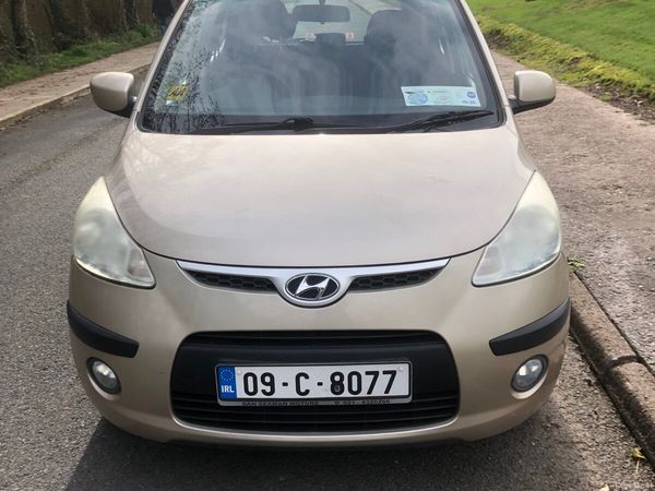 Hyundai i10 Hatchback, Petrol, 2009, Gold