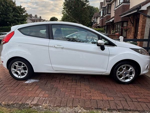 Ford Fiesta Hatchback, Petrol, 2012, White