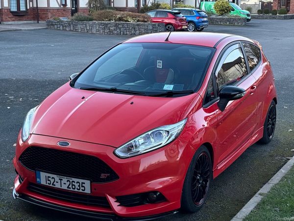 Ford Fiesta Hatchback, Petrol, 2015, Orange
