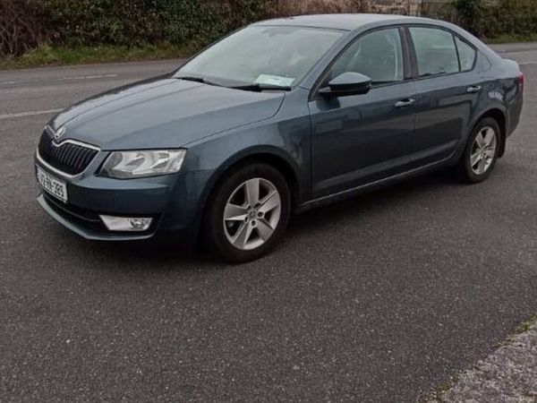 Skoda Octavia Hatchback, Petrol, 2014, Grey