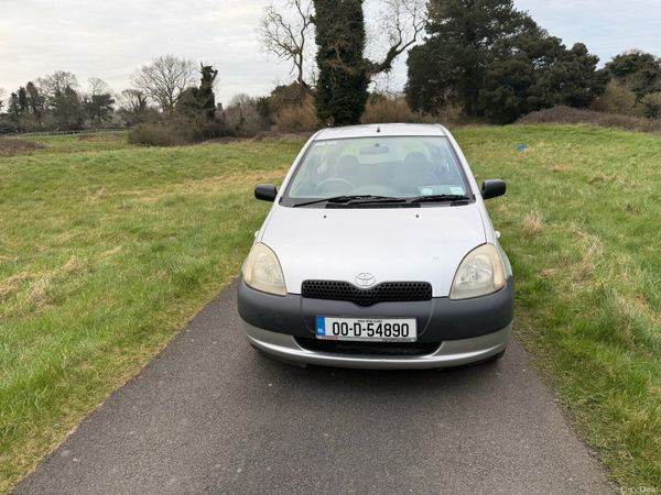 Toyota Yaris Hatchback, Petrol, 2000, Silver