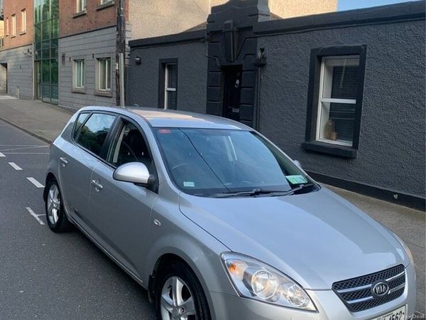 Kia Ceed Hatchback, Diesel, 2009, Silver