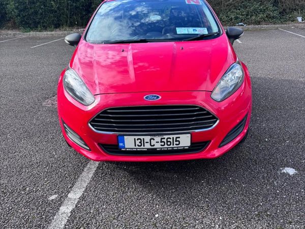 Ford Fiesta Hatchback, Petrol, 2013, Red