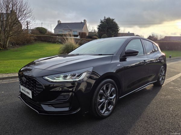 Ford Focus Hatchback, Petrol Hybrid, 2024, Black