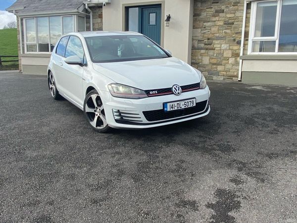 Volkswagen Golf Hatchback, Petrol, 2014, White