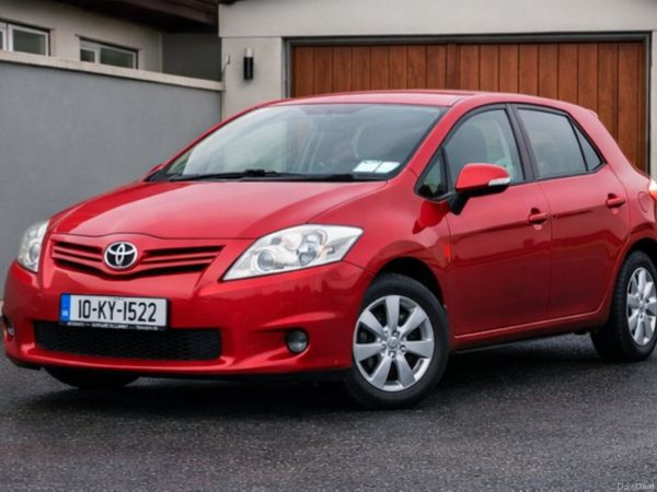 Toyota Auris Hatchback, Petrol, 2010, Red