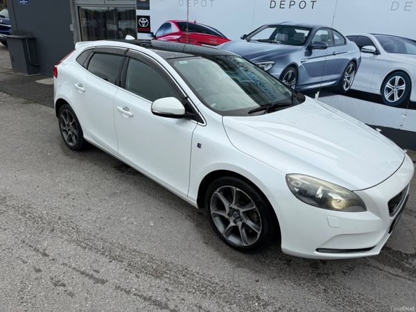 Volvo V40 Hatchback, Petrol, 2015, White