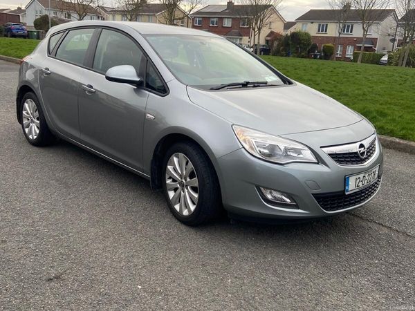 Opel Astra MPV, Petrol, 2012, Silver