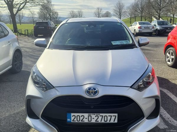 Toyota Yaris Hatchback, Petrol Hybrid, 2020, Silver