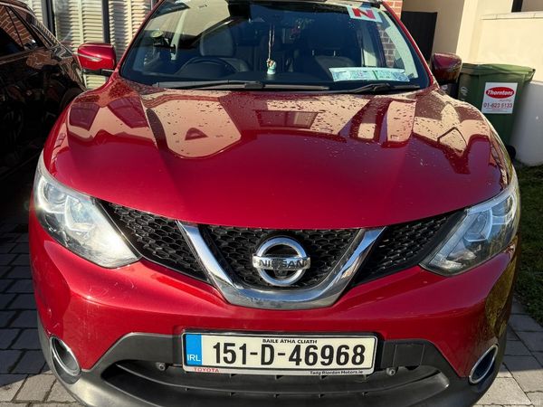 Nissan Qashqai Hatchback, Petrol, 2015, Red
