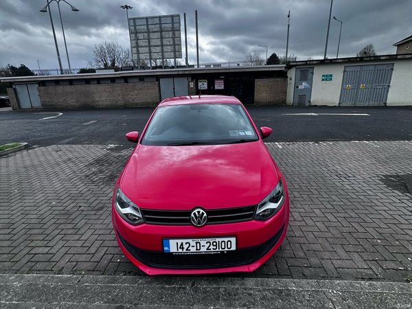 Volkswagen Polo Hatchback, Petrol, 2014, Red