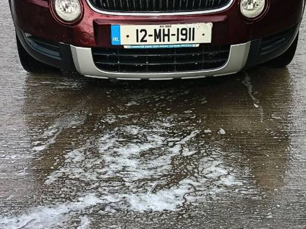 Skoda Yeti SUV, Diesel, 2012, Red