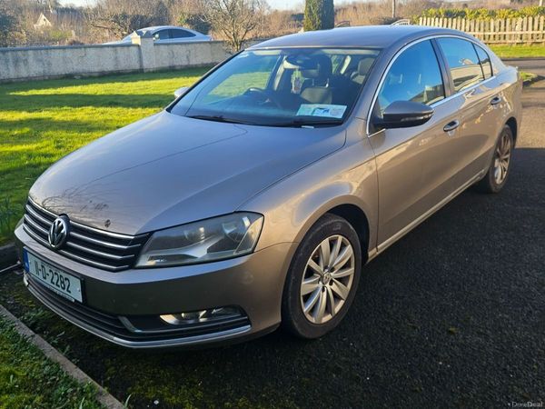 Volkswagen Passat Saloon, Diesel, 2011, Brown