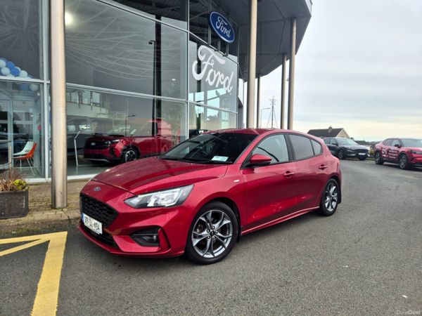 Ford Focus Hatchback, Diesel, 2020, Red