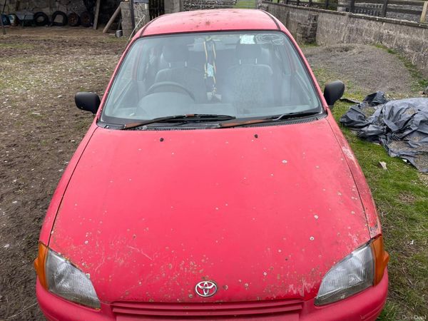 Toyota Starlet Hatchback, Petrol, 1998, Red