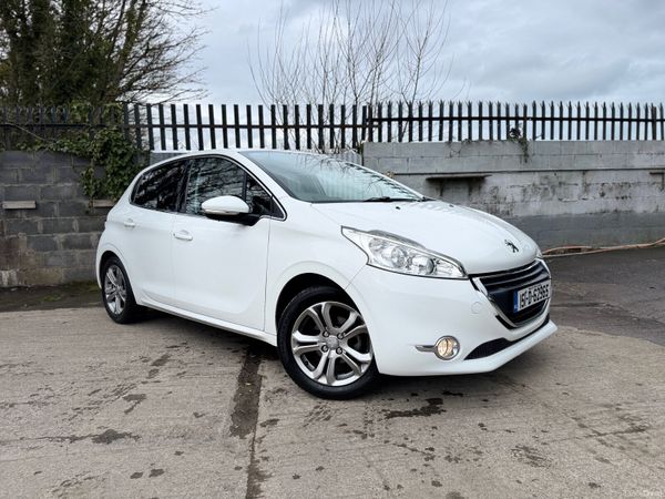 Peugeot 208 Hatchback, Petrol, 2015, White