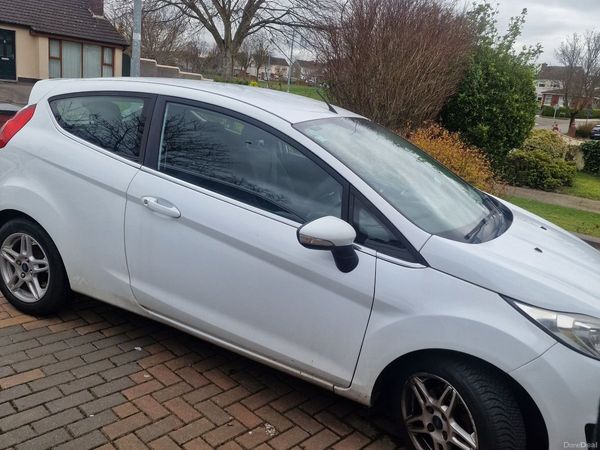 Ford Fiesta Hatchback, Petrol, 2013, White