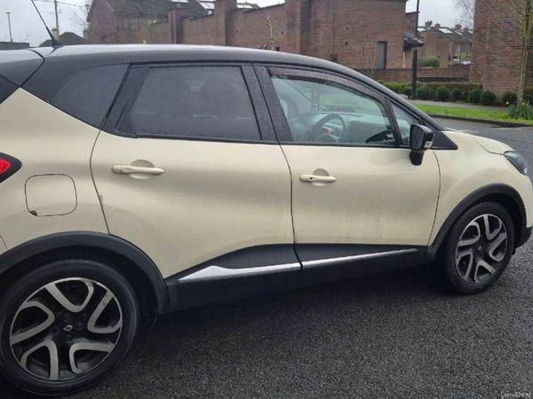 Renault Captur Hatchback, Diesel, 2016, White